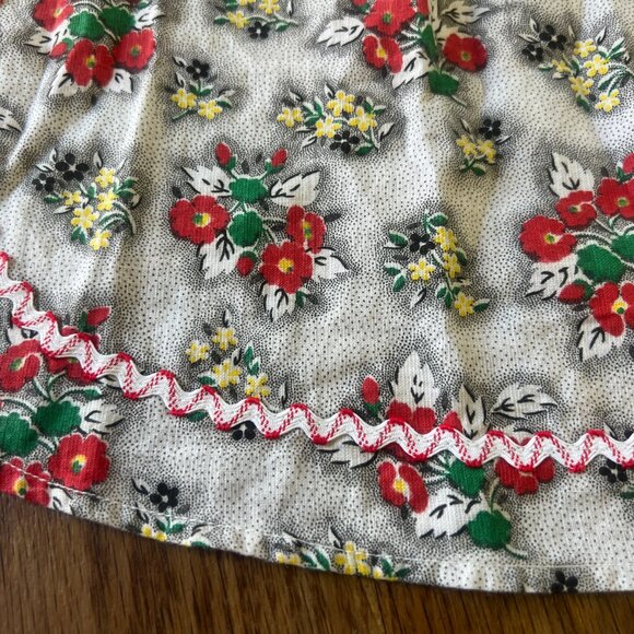 Vintage 50s Apron Cotton Floral Black White Red Half Retro Kitchen RicRac Pocket - Picture 2 of 9